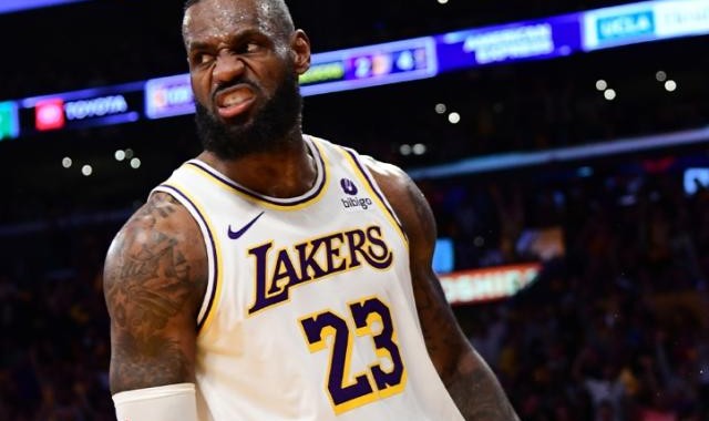 开云体育线上网站-湖人四人20+成功续命 全力詹为湖人撑最后体面