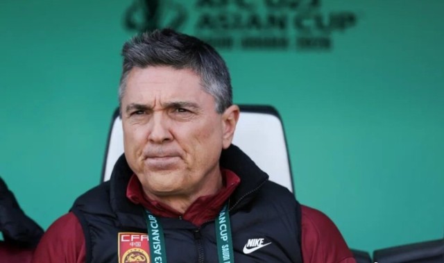 开云体育官方-膜拜安东尼奥！6人轮换造最大比分胜利 被球员高高抛起 里皮之后最强|U23|西班牙|亚洲杯|决赛|安东尼奥-瓦伦西亚_新浪体育_新浪新闻