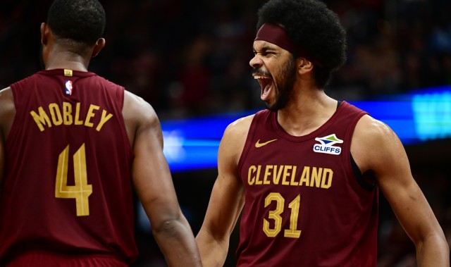 开云体育首页登陆-差距不小！骑士全场60个篮板&amp;黄蜂47个 骑士双塔23个