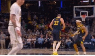 开云体育官方-太猛了！赫夫连中两记三分球 步行者8-0打停凯尔特人